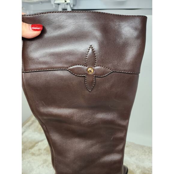 LOUIS VUITTON BROWN KNEE HIGH TALL LOGO LEATHER BOOTS - SIZE 41 - Picture 10 of 16